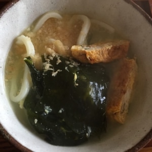 お財布に優しい、天かすわかめうどん♬♬